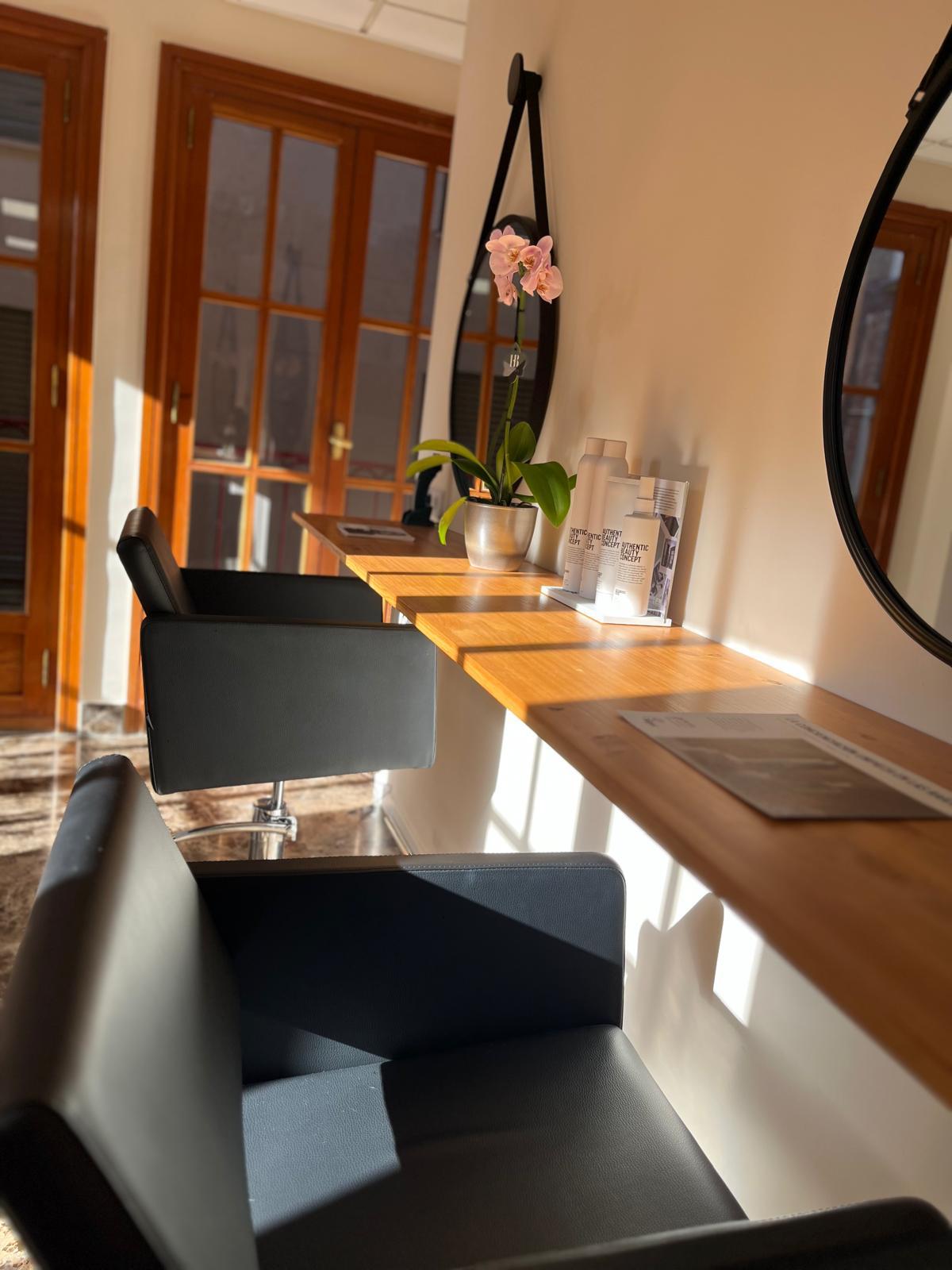 Espacio de peluquería Darma Espacio de peluquería Darma diseñado para una experiencia relajante